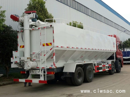 ��������ǰ�ĺ��40��ɢװ�������䳵