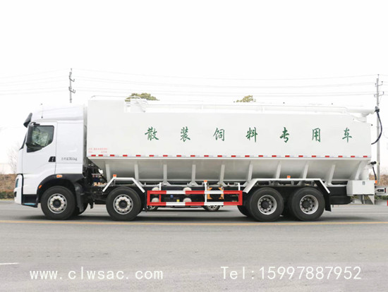 ��������ǰ�ĺ��40��ɢװ�������䳵����